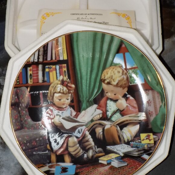 Hummel Little Companions "Budding Scholars" Collectible Plate NEW